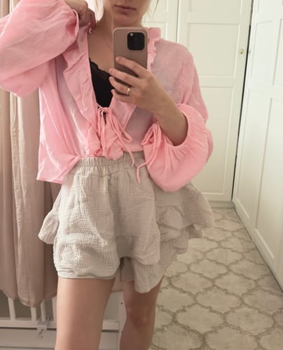 Customer photo review of Ana Musselin Shorts - Beige