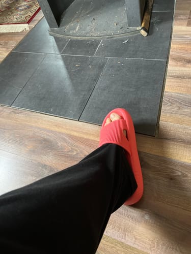 Customer photo review of HappyFlops