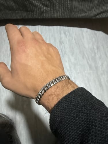 Reseña con foto de un cliente sobre Pulsera Cuban 8mm