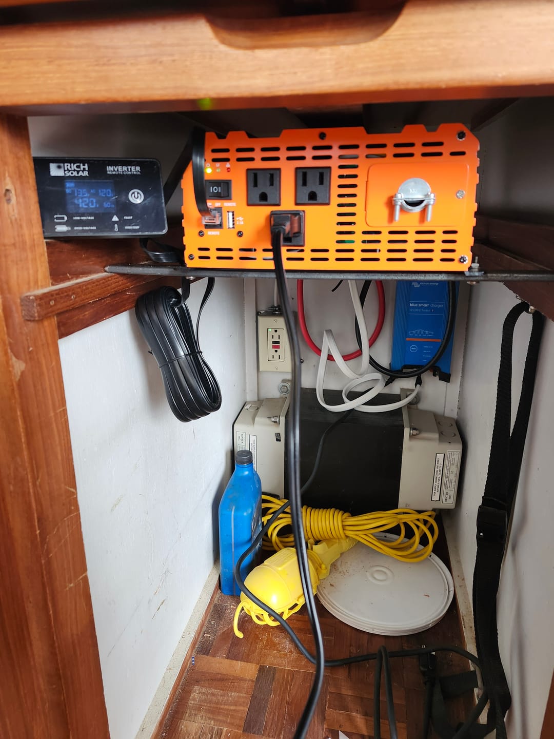 Customer photo review of NOVA PURE 3K | 3000 Watt (3kW) 12 Volt Industrial Pure Sine Wave Inverter | Powerful 3000W 12V Off-Grid Inverter for RVs, Trailers, Campers, Vans, Trucks, Overlanders, Boats