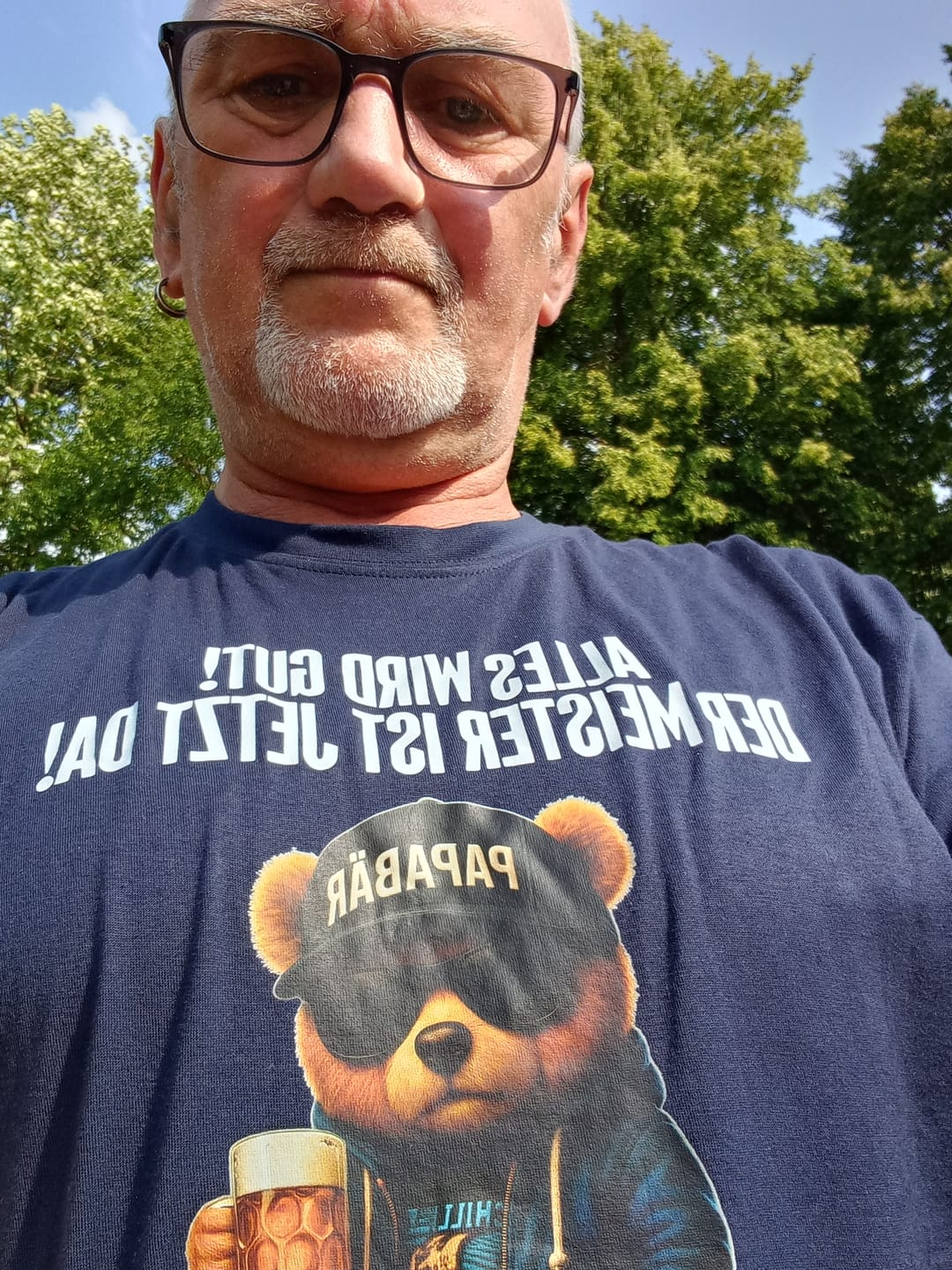 Customer photo review of ALLES WIRD GUT PAPABÄR TEDDY | Premium Shirt Unisex