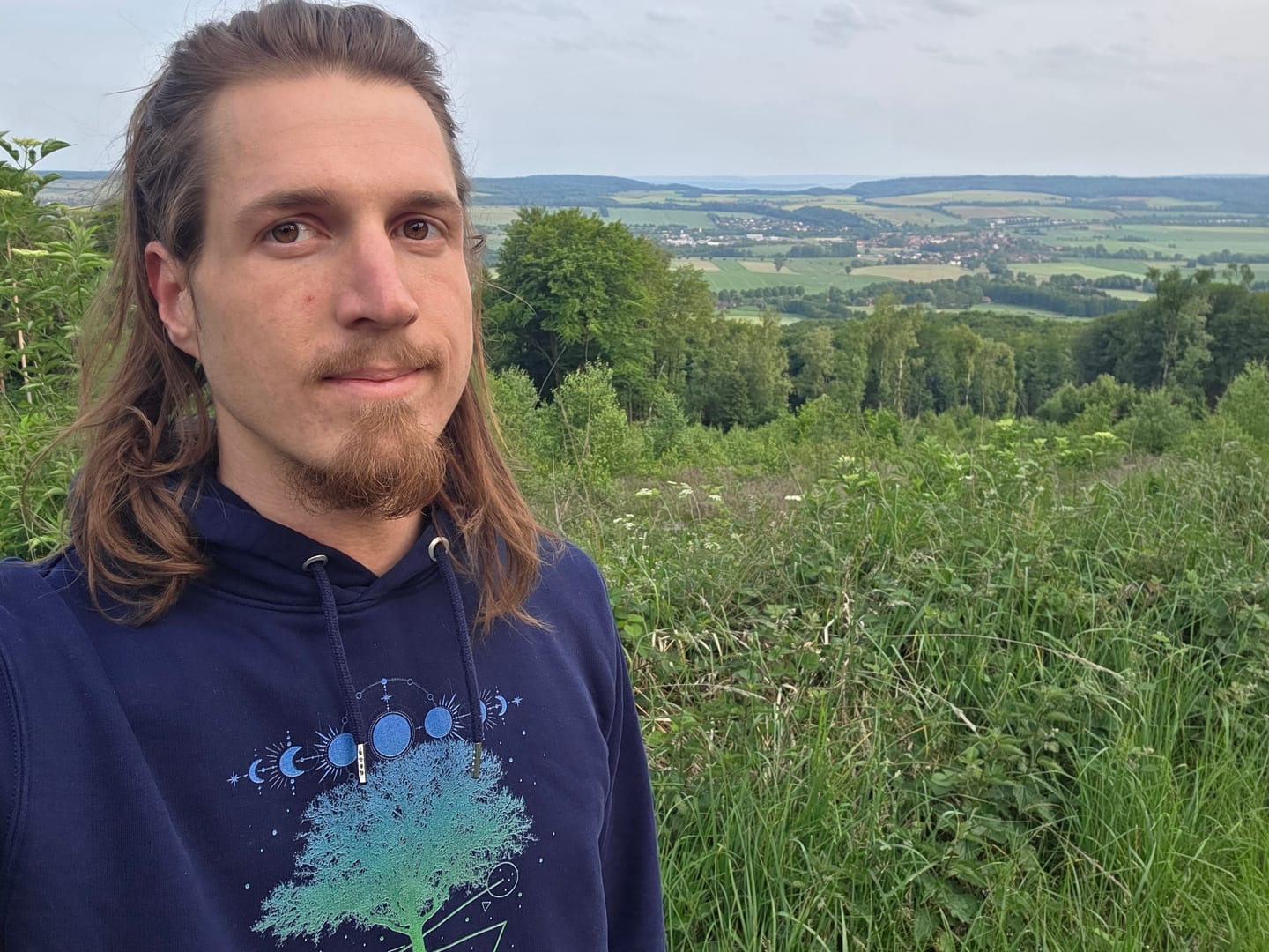 Customer photo review of Baum Mondphasen - Unisex Premium Bio Hoodie