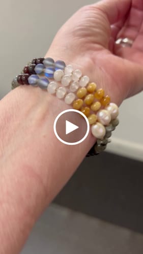 Customer video review of Tropical Earth Stone Stretch Apple Watch Strap
