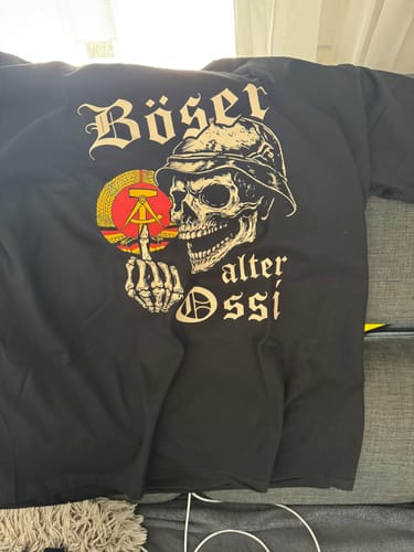 Customer photo review of Böser alter Ossi - Premium T-Shirt
