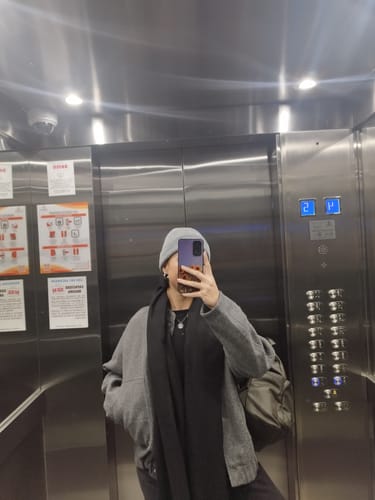 Customer photo review of CHAQUETA BOMBER GREASE GRIS