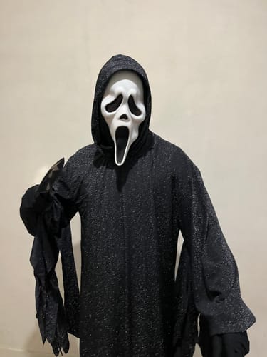 Customer photo review of Manto Ghostface Brilho Cinematográfico Premium - Seven Star