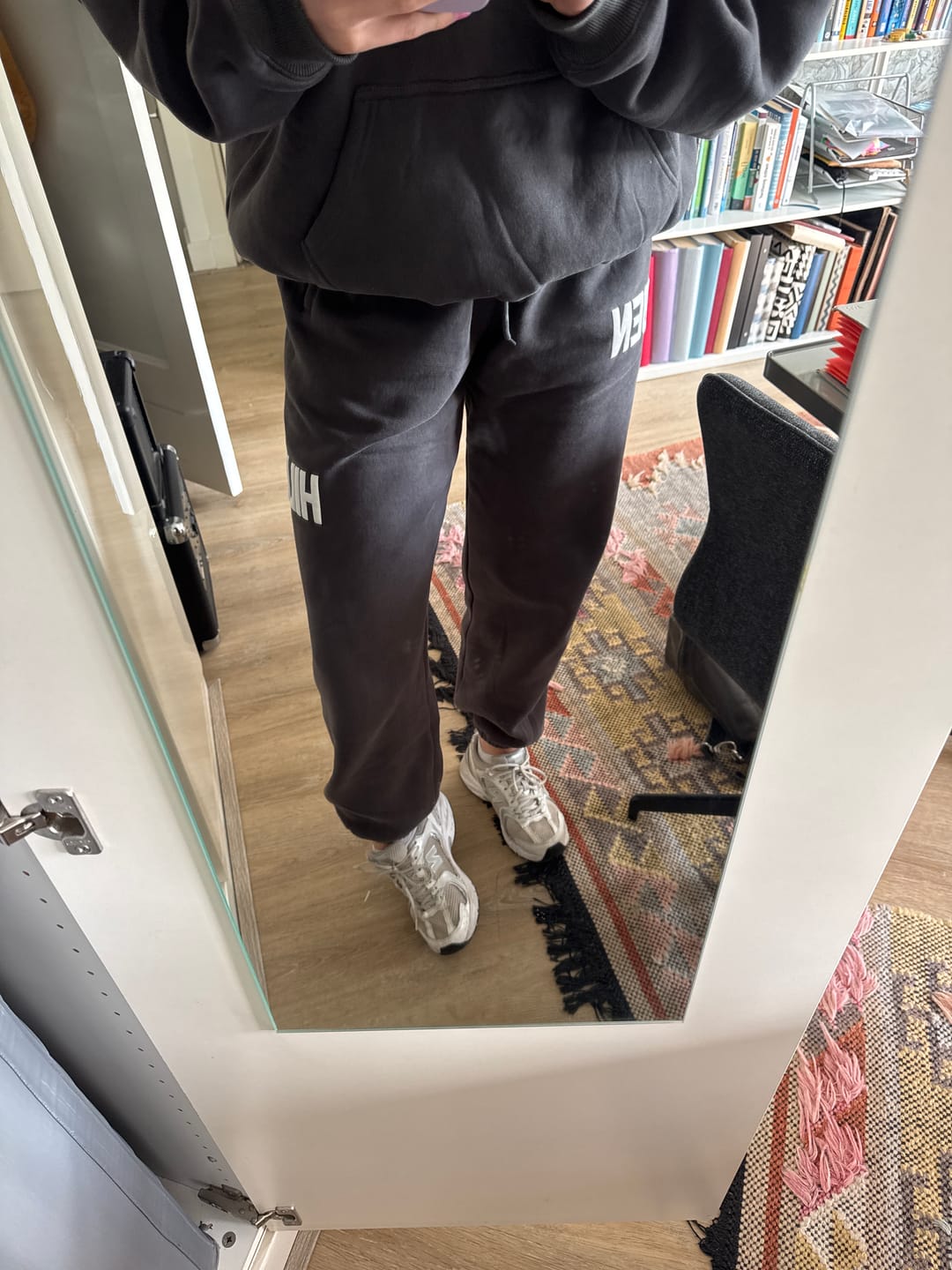 Customer photo review of GATED COMMUNITY SWEATPANTS DARK GREY