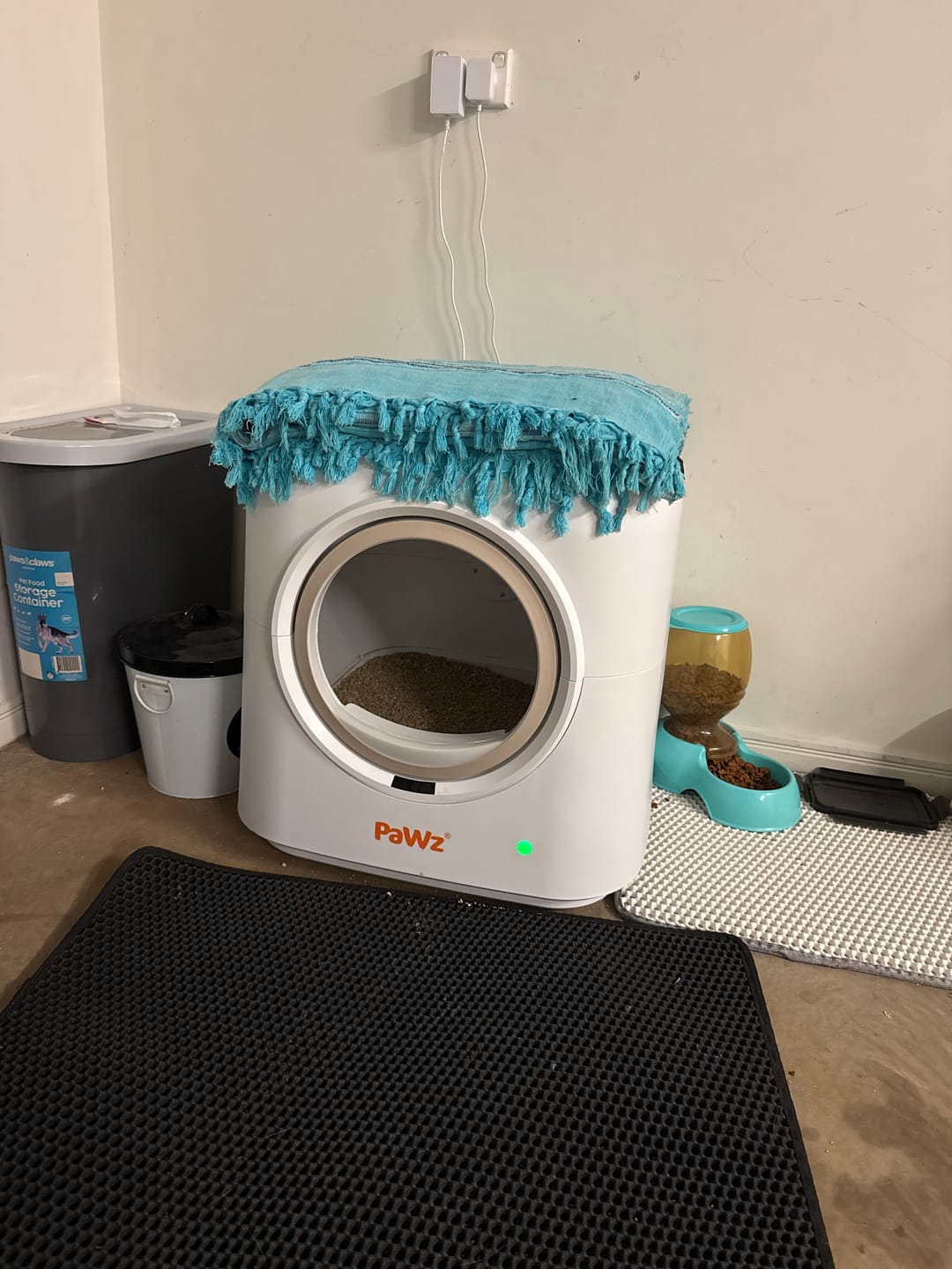 Customer photo review of PaWz AutoClean Pro Automatic Self Cleaning Cat Litter Box