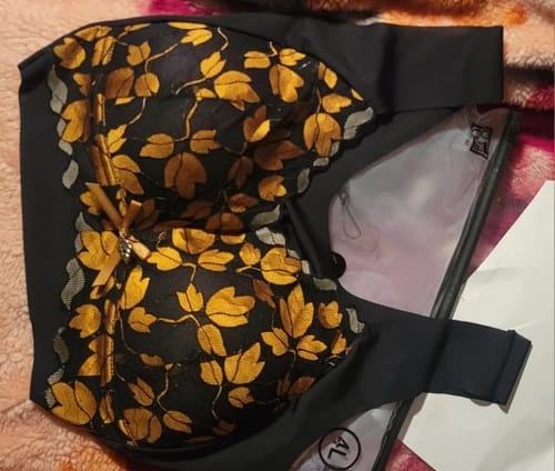 Customer photo review of Plus Size Front Closure Wireless Bra – Push Up, No Underwire