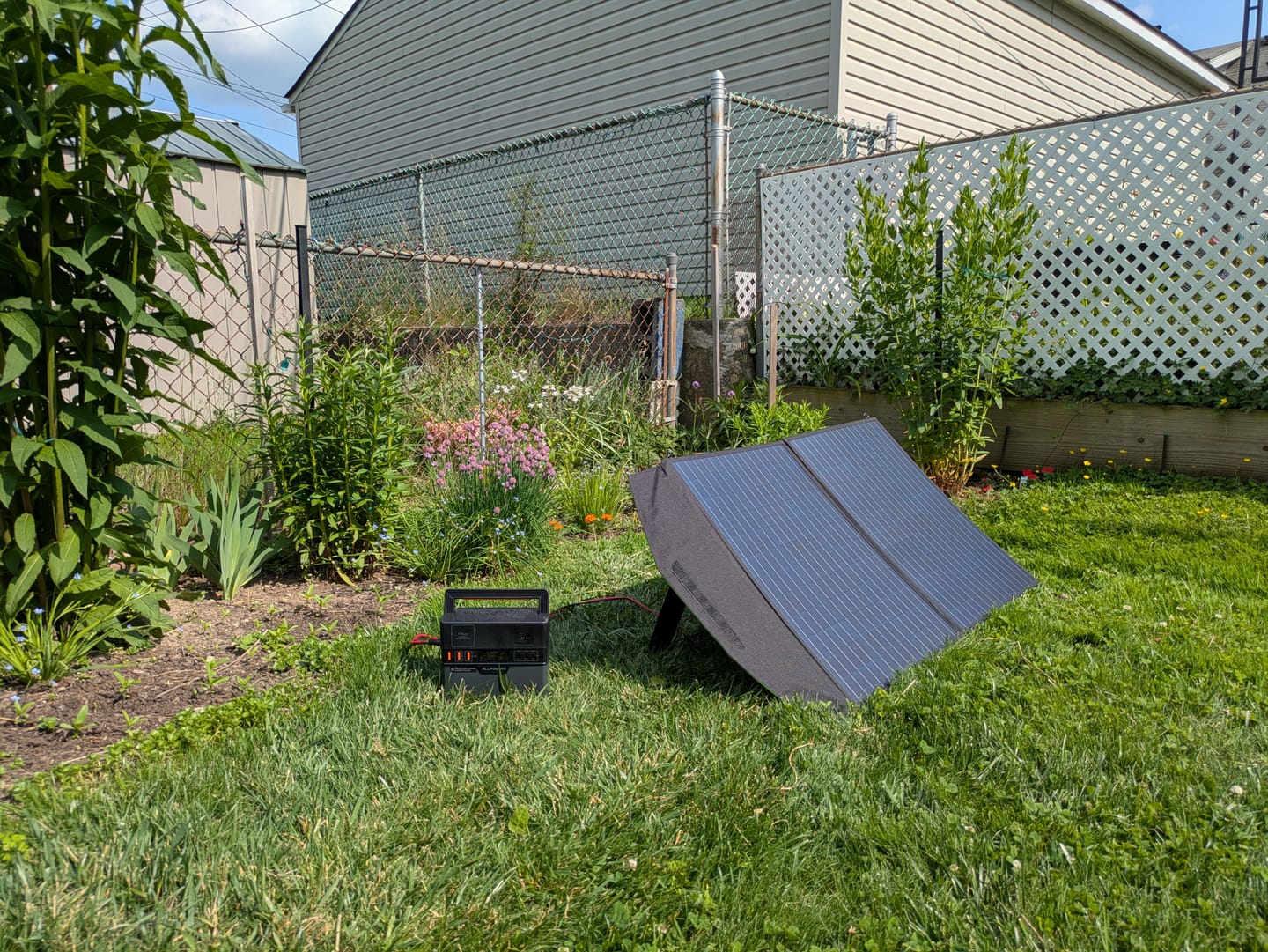 Customer photo review of ALLPOWERS Solar Generator Kit 300W (S300 Plus + SP027 100W Solar Panel)