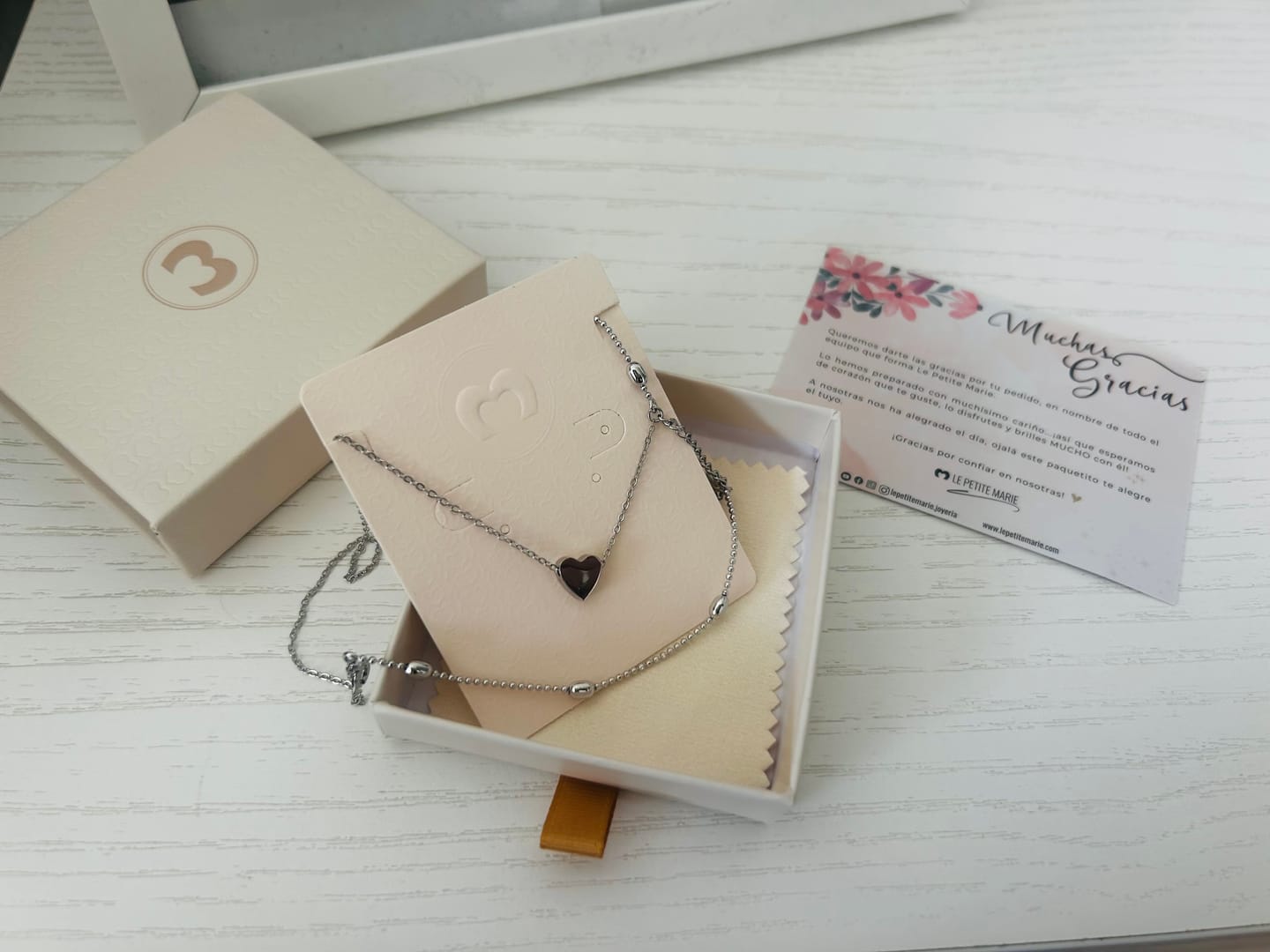 Customer photo review of Tobillera Love