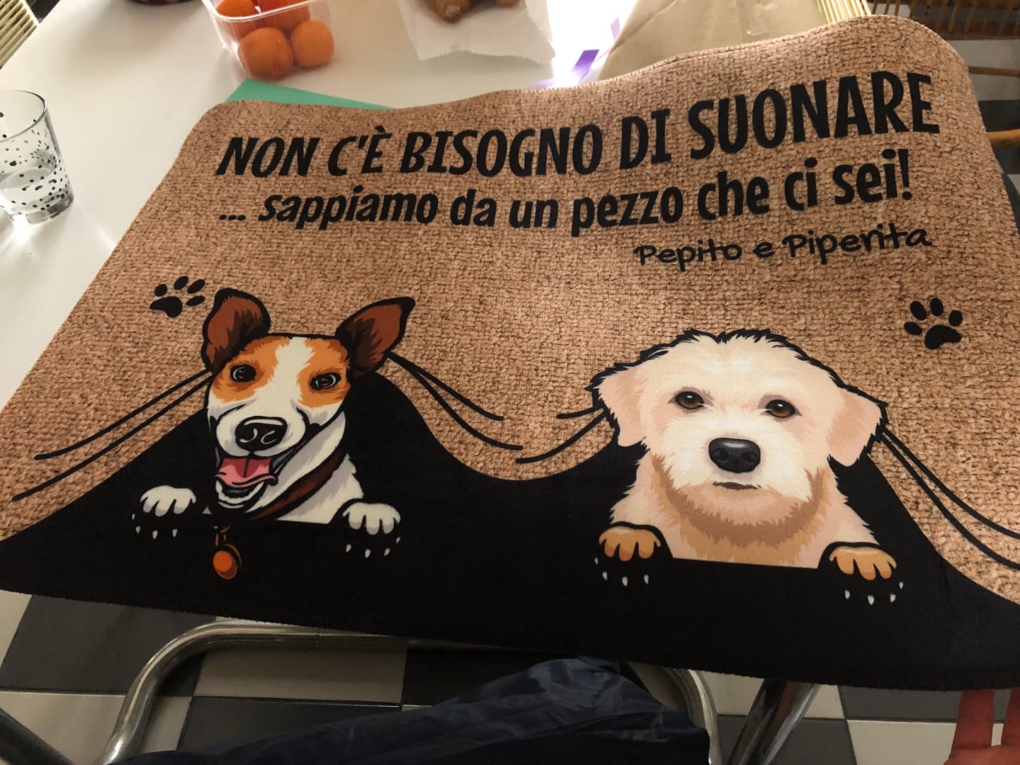 Customer photo review of Non c'è bisogno di suonare - Zerbino personalizzato