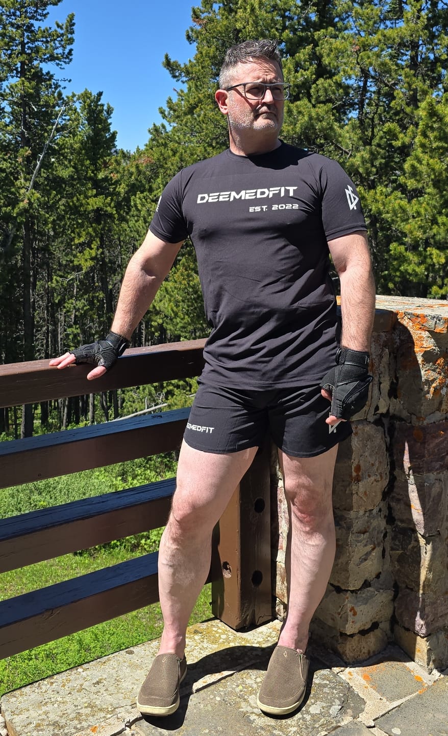Customer photo review of Men's Gym Tee "Compellence"