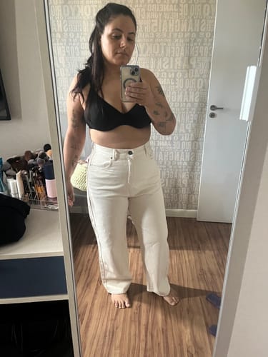 Shirley S. review of Calça Jeans Reta Araçá Bege image 1 out of 1