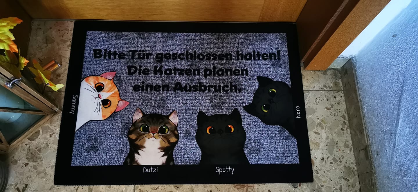 Customer photo review of Katzen planen einen Ausbruch - Individuelle Fußmatte
