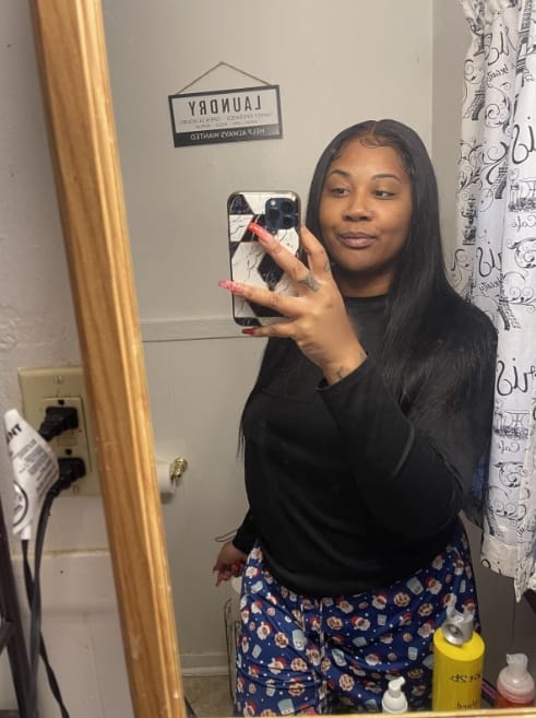 Customer photo review of MORE FACE Pre-bleached Straight Hair Wear Go Glueless Wig 7x5 Pre-cut HD Lace Pre-plucked