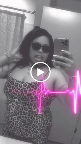 Customer video review of CurlyMe 360 Fit Wig Pre-Bleached Kinky Straight Human Hair Pre-Cut 360 Lace Wear Go Glueless Wig Pre-Plucked