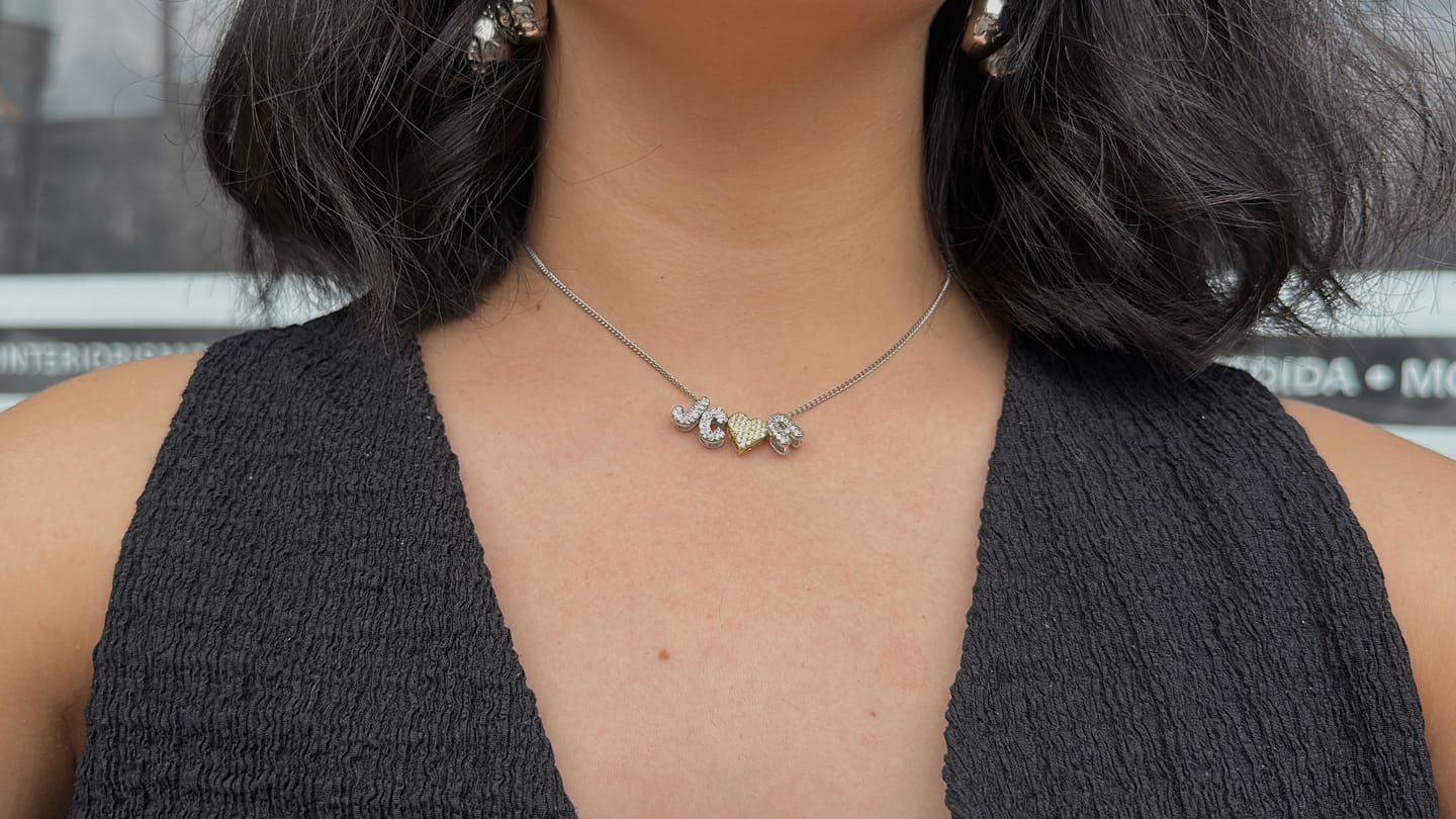 Customer photo review of Collar Combinado Corazon Con Inicial Mini Bubble Zirconias