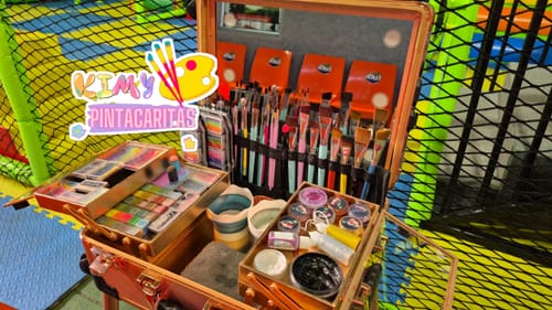 Customer photo review of Maleta de Maquillaje o Peluquería Profesional con Luces y Parlantes Tamaño S