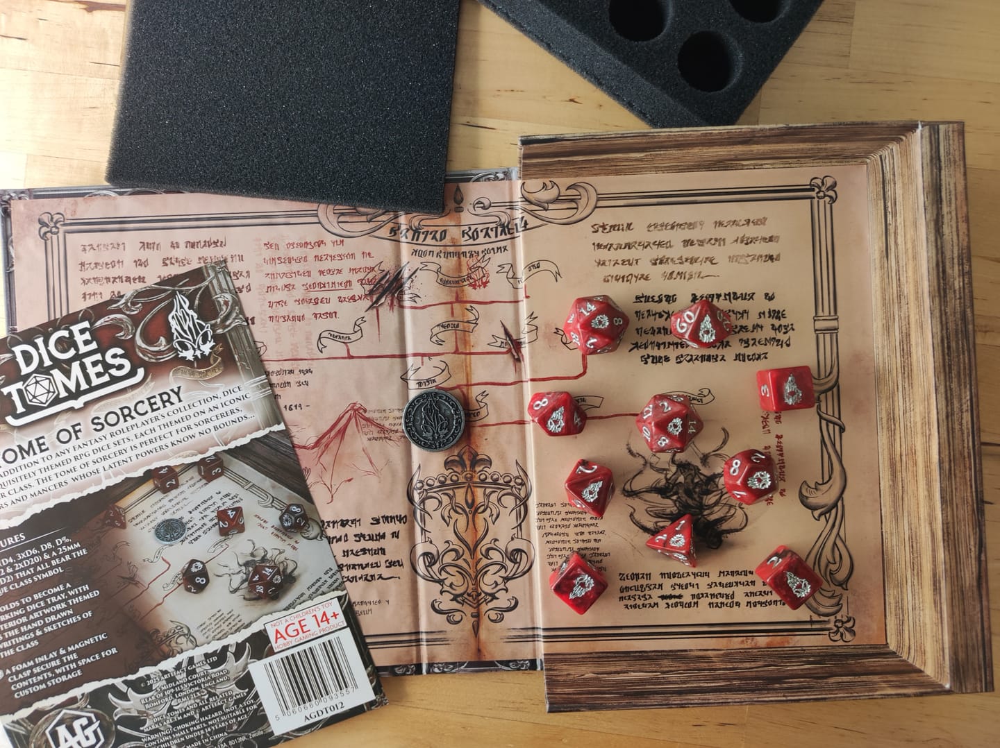 Customer photo review of Verschiedene Klassenwürfel-Sets in Foliant-Etui (10 Würfel, 1 Münze)