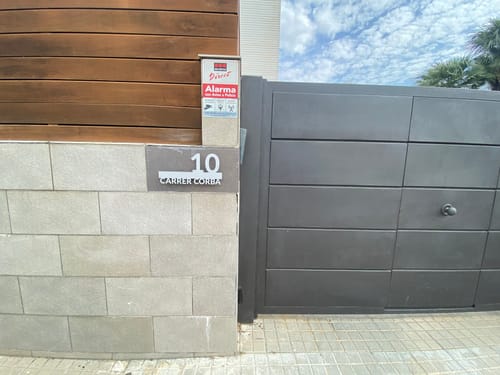 Customer photo review of Numero civico e testo sagomato modello Line 02 Alluminio