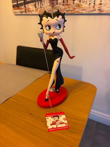 Customer photo review of Betty Boop Figurine | Black Glitter Singer