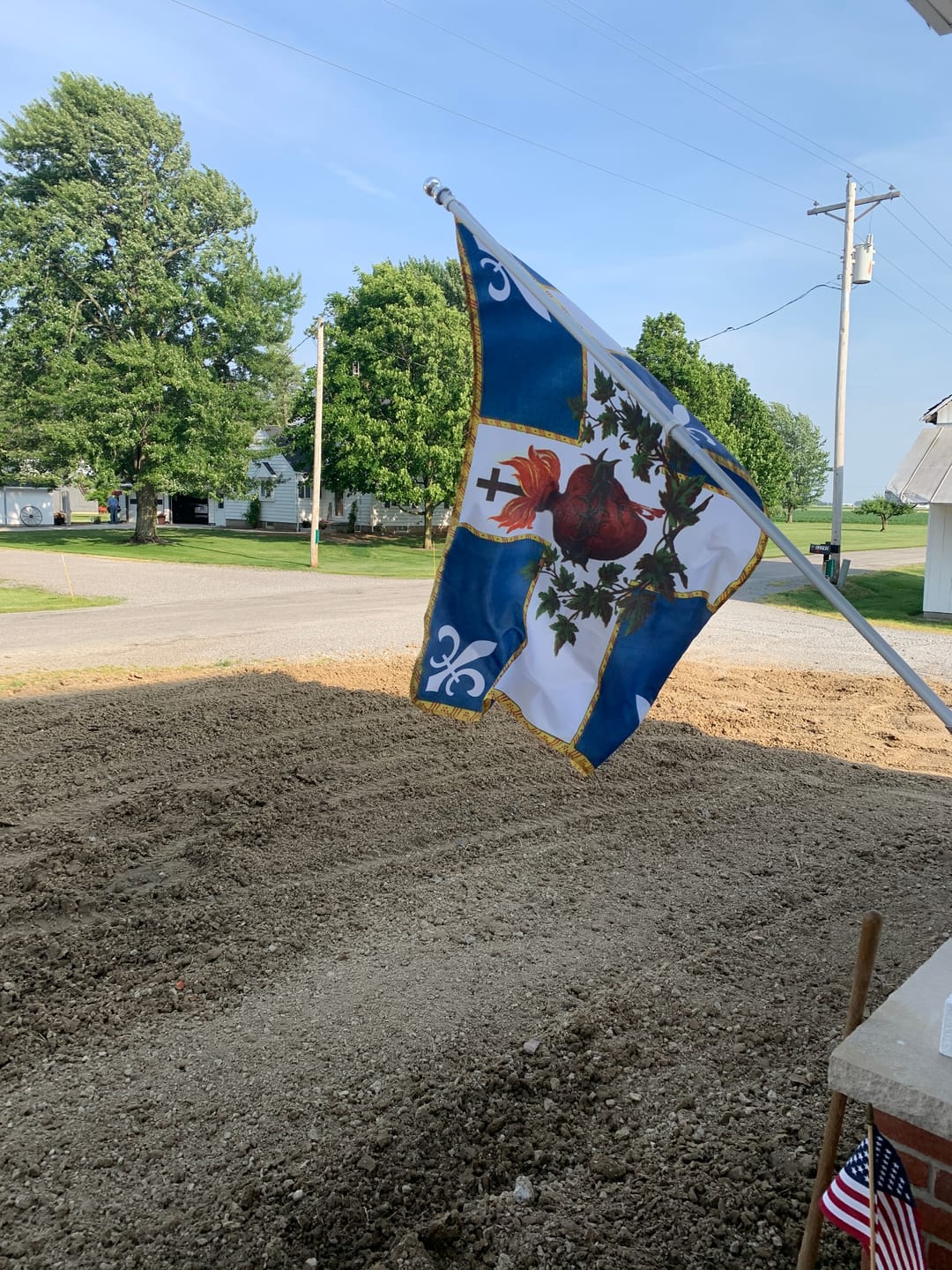 Customer photo review of New Sizes! Flag of the Sacred Heart – Indoor/outdoor Flag – Polyester – 6 Sizes