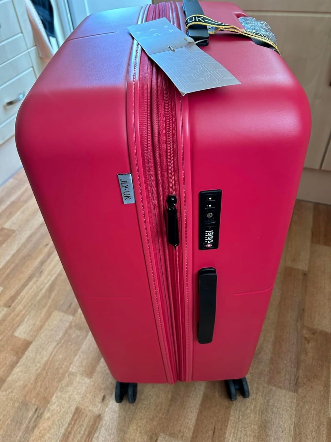 Customer photo review of JLY UK Timeless - Large Suitcase (77.5cm)