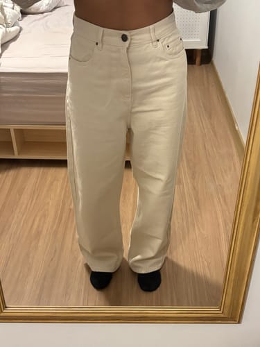 Jacqueline C. review of Calça Jeans Reta Araçá Bege image 1 out of 2