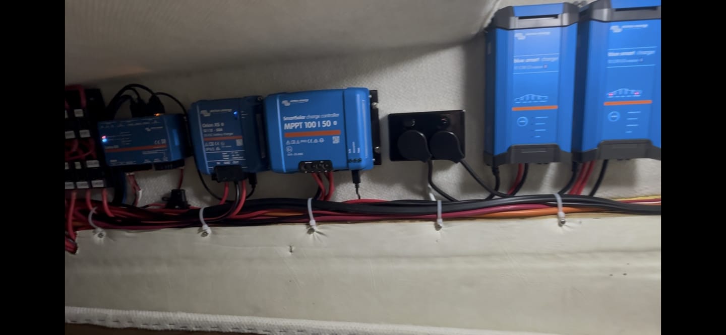 Customer photo review of VICTRON Orion XS 12/12-50A DC-DC battery charger | (ORI121217050)