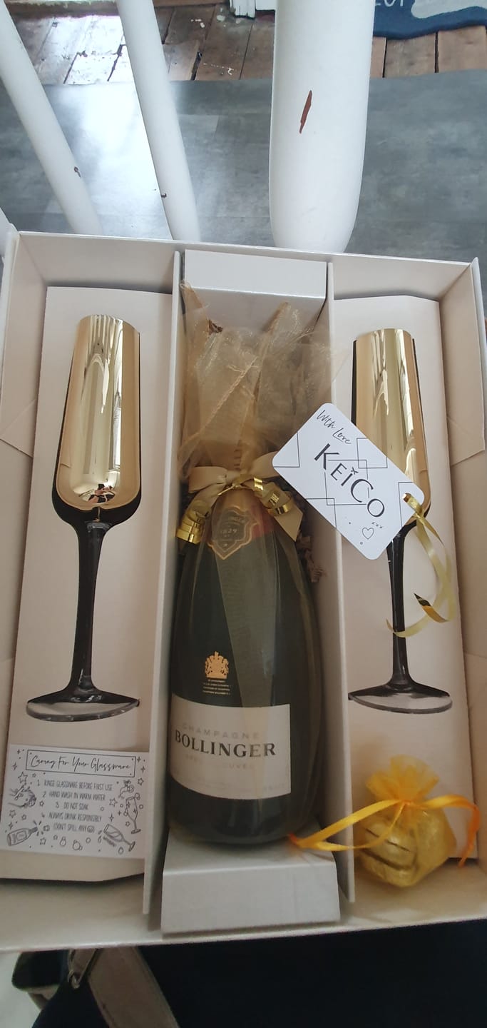 Customer photo review of Bollinger Champagne Gold Edition 75cl Gift Set