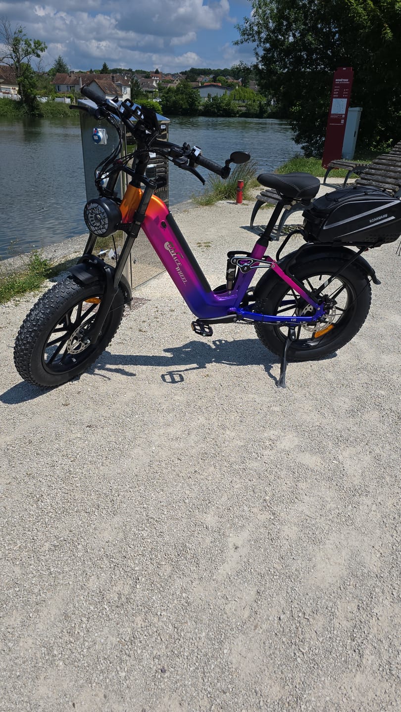 Customer photo review of Vakole Integrally Molded Bicycle Helmet with Magnetic Goggles