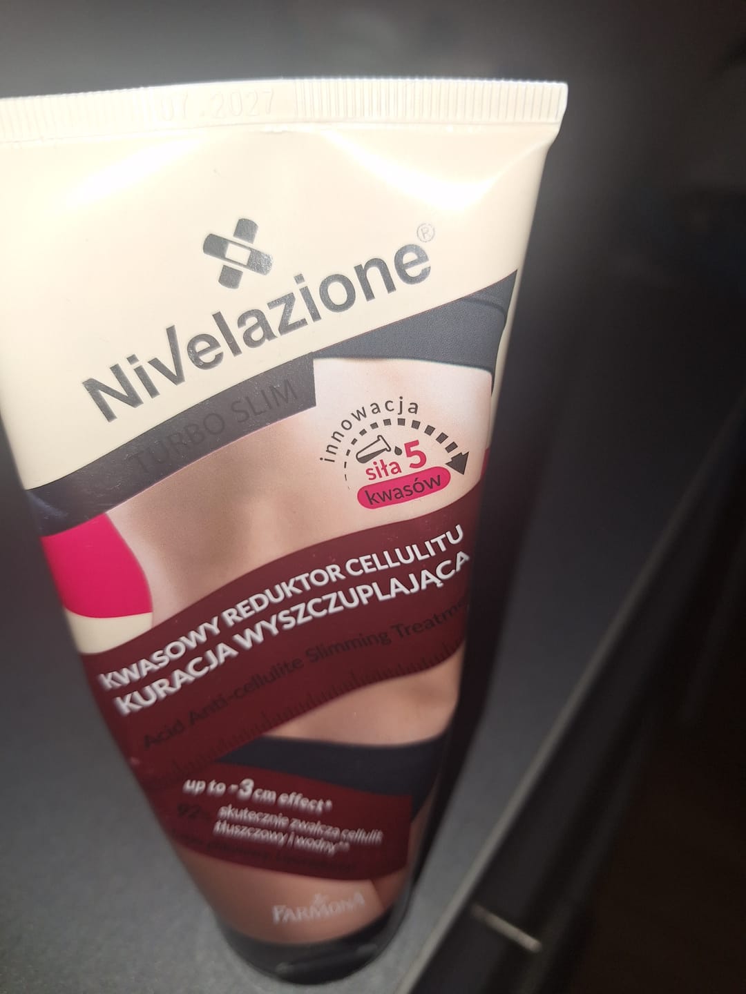Customer photo review of Термоактивен киселинен антицелулитен крем Farmona Nivelazione Turbo Slim