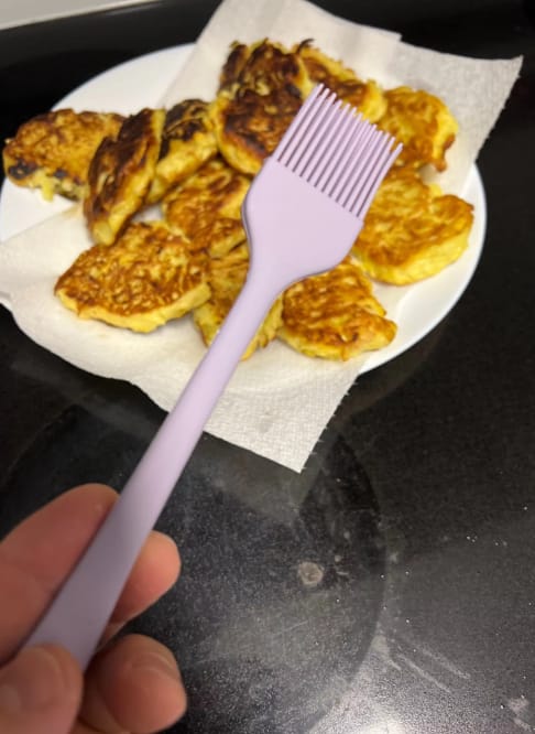 Customer photo review of 5pcs Premium Silicone Kitchen Brush Set