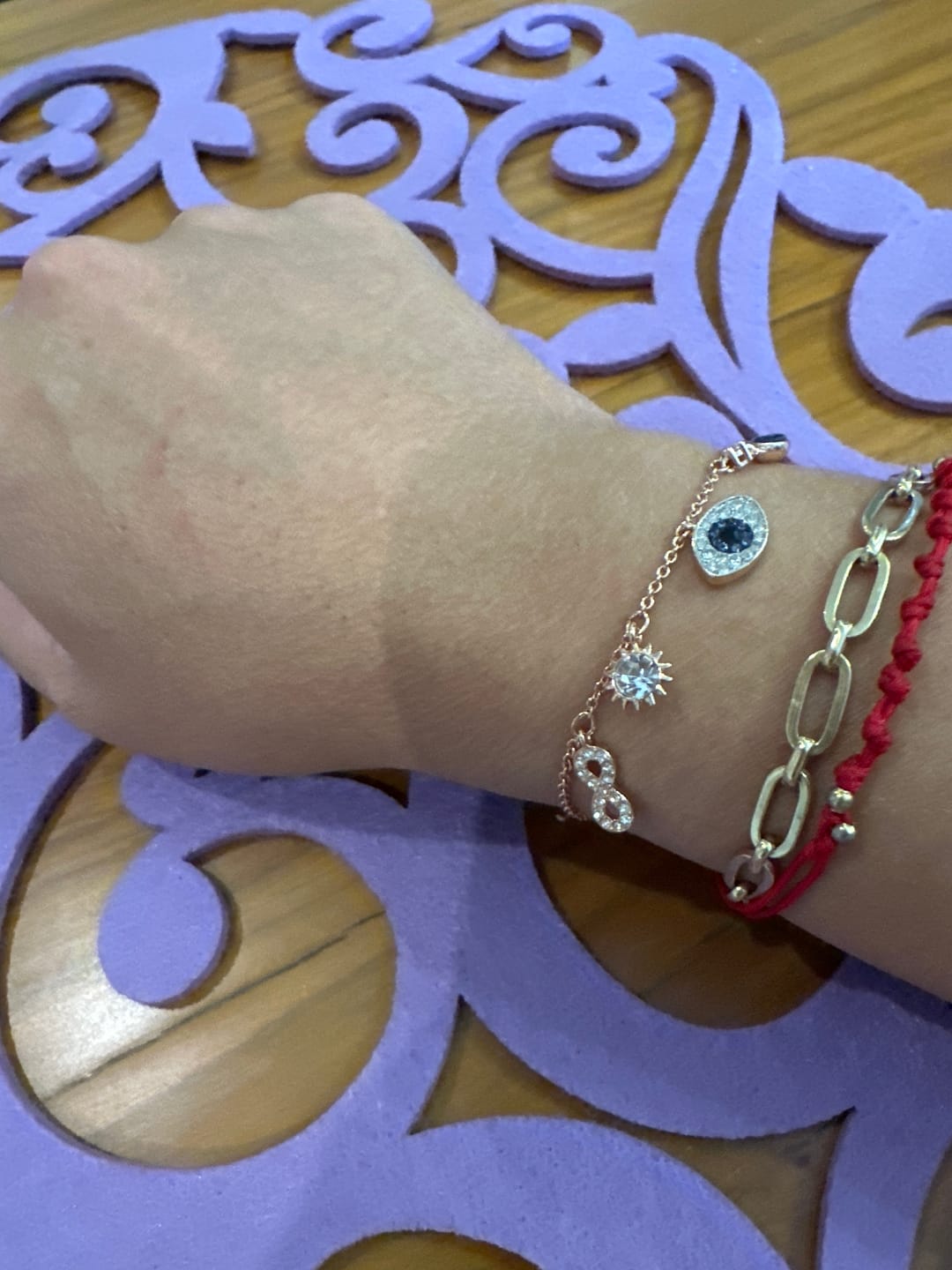 Customer photo review of PULSERA BRAZALETE INFINITY OJO SWAROVSKI + KIT DE REGALO