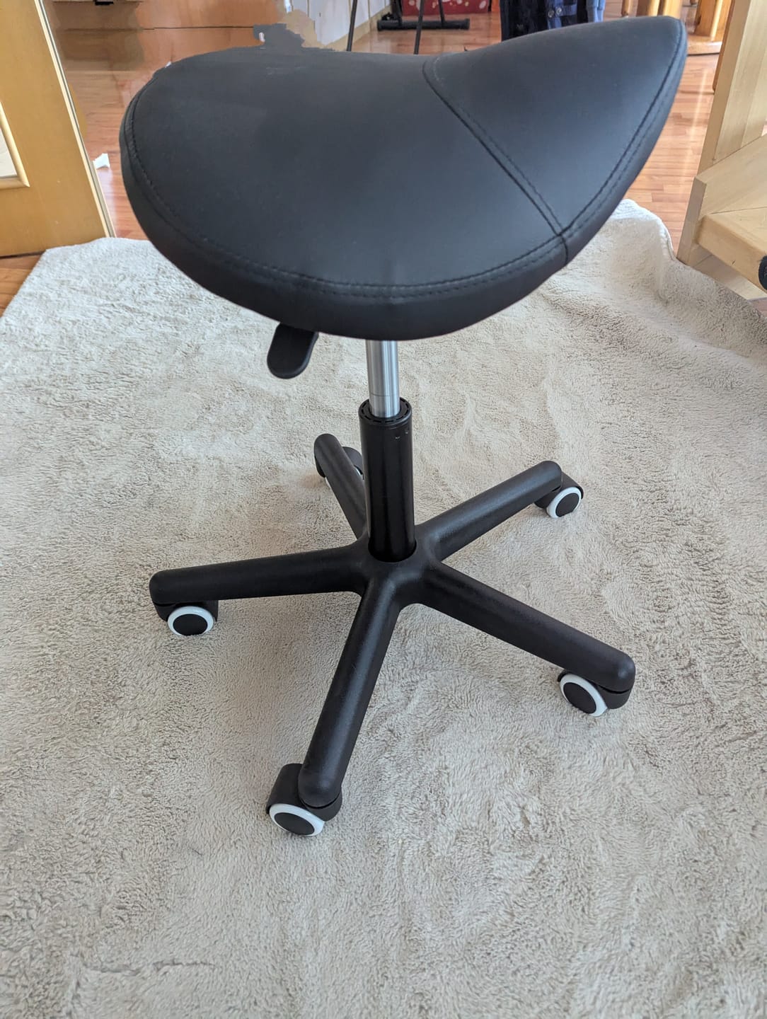 Customer photo review of Rollhocker Lumo Schwarz