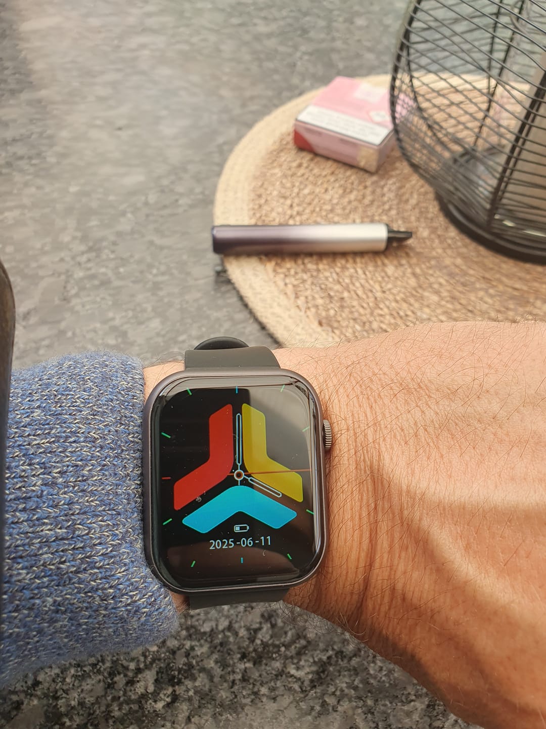 Customer photo review of Top Performance Smartwatch mit Gesundheitstracking / IP67 Wasserdichtigkeit / 7 Tage Akkulaufzeit / 100 Sportmodi