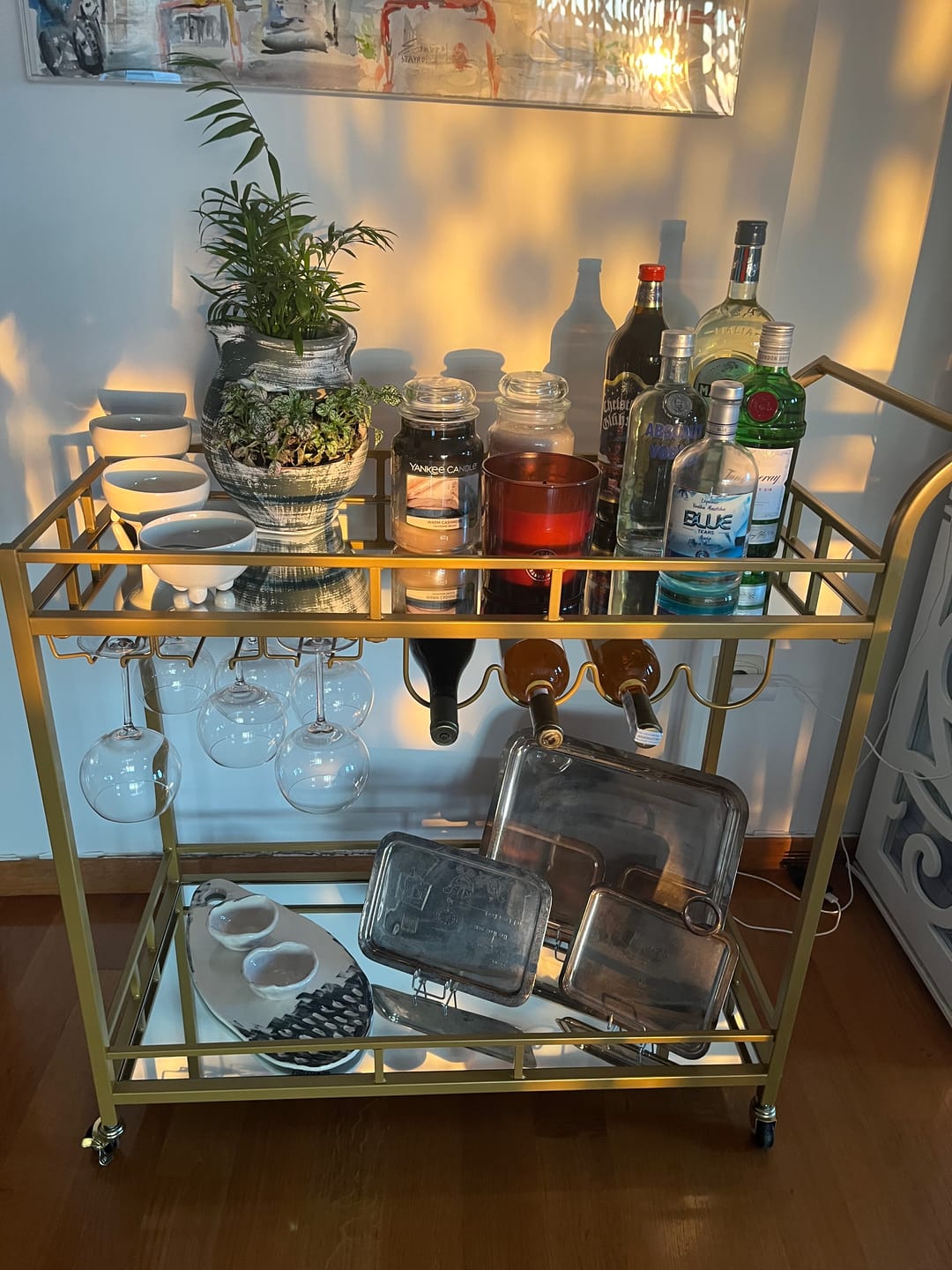 Customer photo review of Έπιπλο Μπαρ Τρόλεϊ Κάβα Τραπεζαρίας με Καθρέφτη Βοηθητικό Τραπεζάκι Κουζίνας Χρυσό LR-C090A03