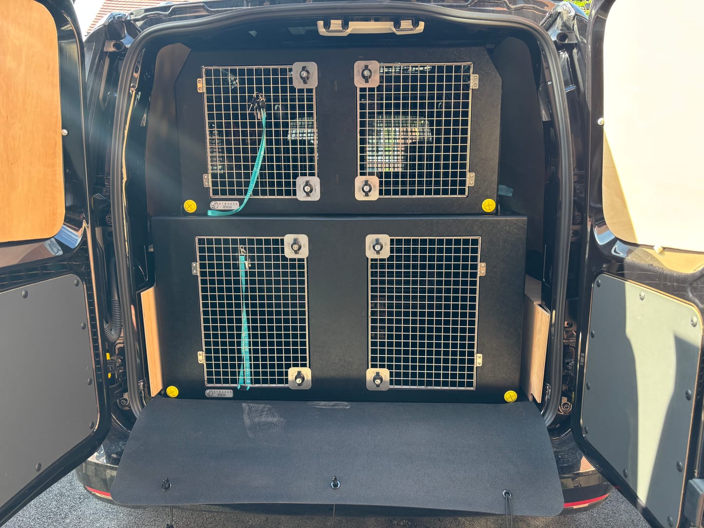 Customer photo review of Dog Van Kit | VW Caddy | 2013-Present | Double stack | DT VS1