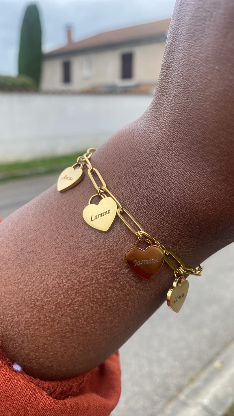 Customer photo review of Bracelet Personnalisé à Cœurs Multiples