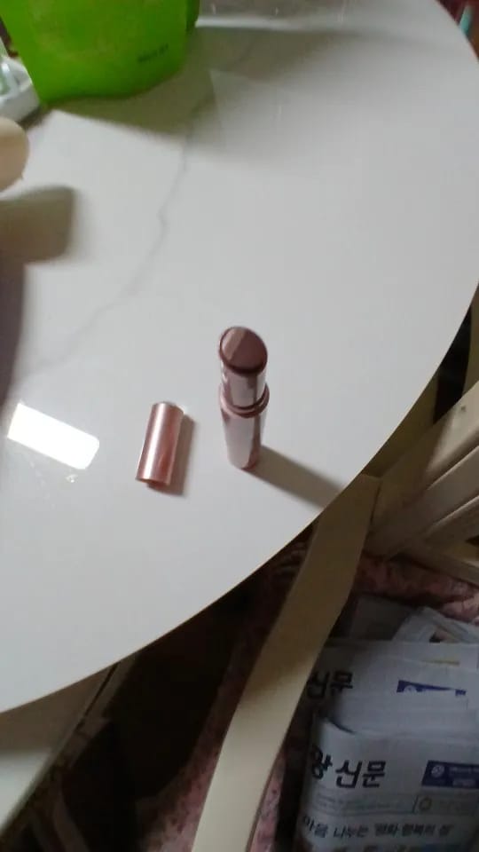 Customer photo review of Gradient Two-Color Eye Shadow Pen — Pink-Champagne | KIMLUD