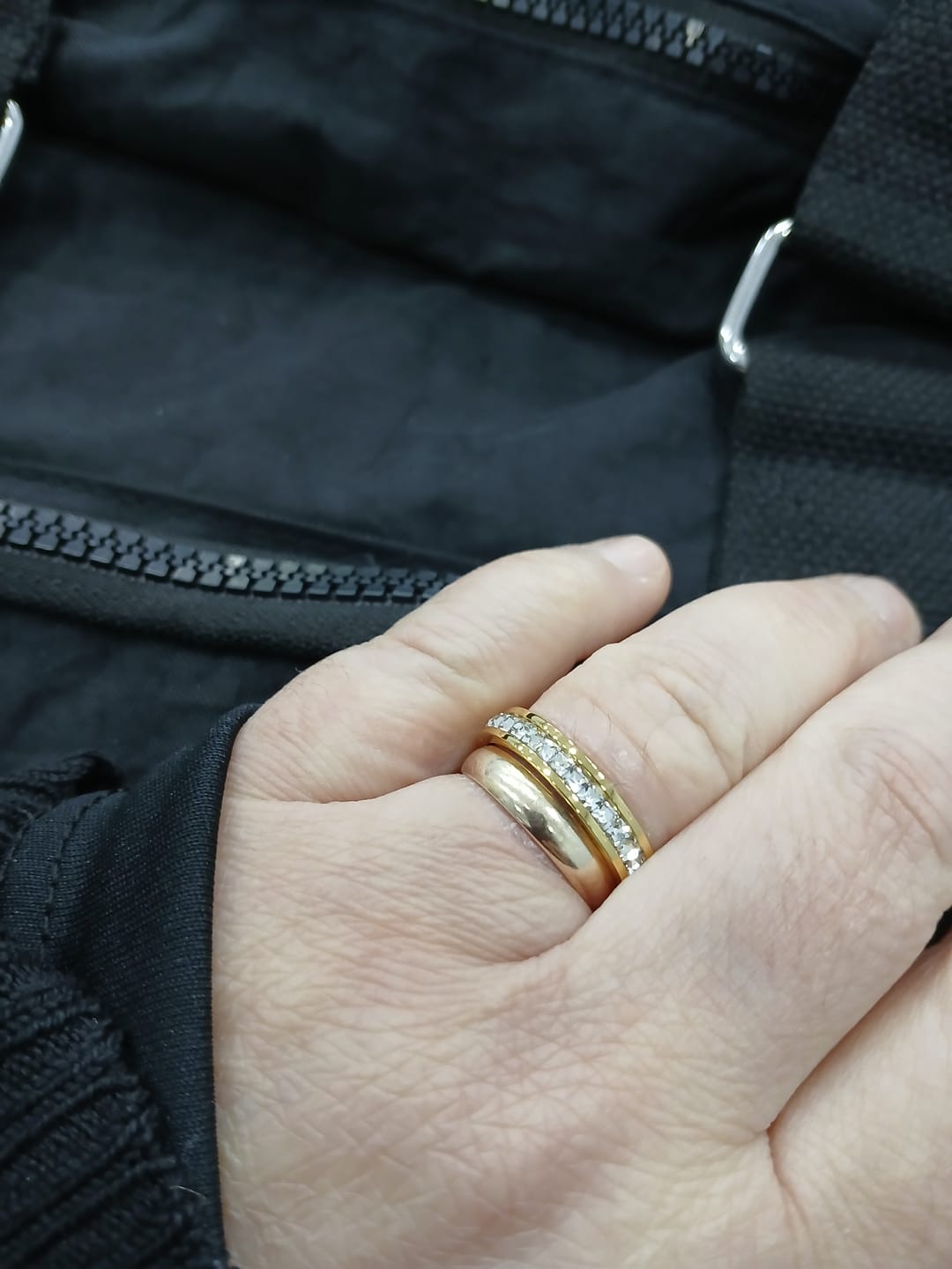 Customer photo review of Anel com Pedras Brilhantes Banhado em Ouro 18k
