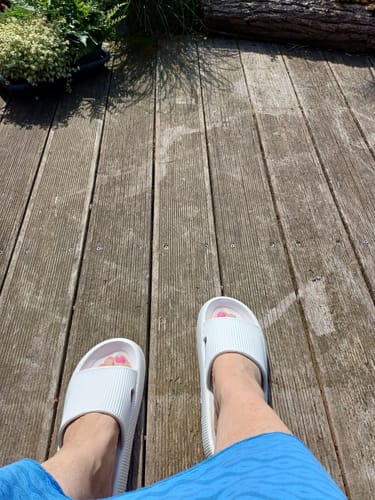 Customer photo review of HappyFlops