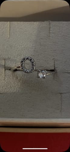 Customer photo review of Anello Contrariè Con Lettera Iniziale e punto luce