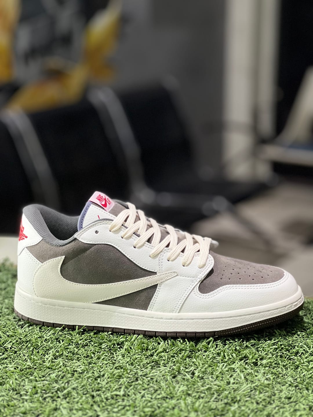 Customer photo review of Tenis Travis Low Reverse Moca