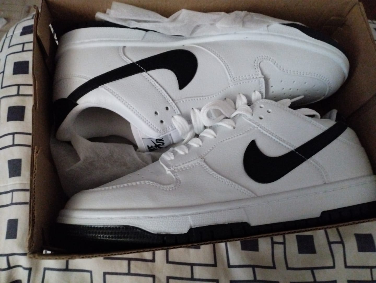 Customer photo review of Tenis Dunk Blanco Negro