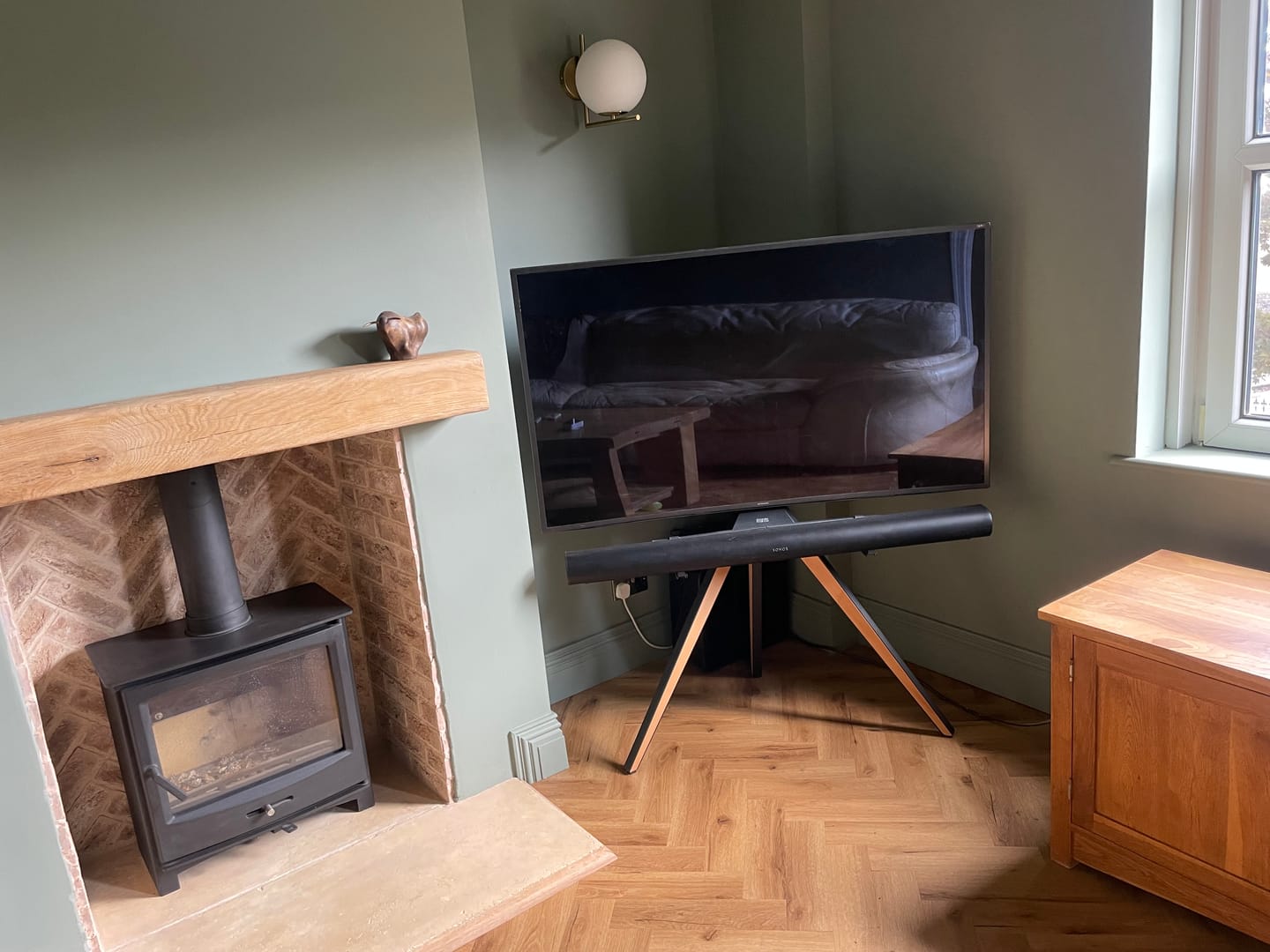 Customer photo review of Picasso FT65 Floor TV Stand