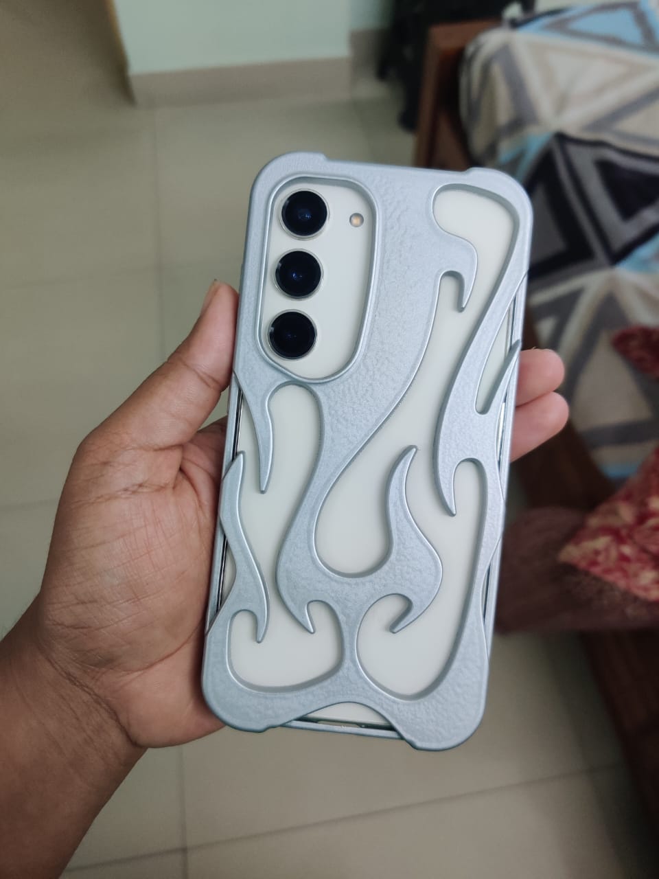 Customer photo review of 3D Flame Hollow Matte Black Silver Electroplated Samsung S & A Series Soft Case