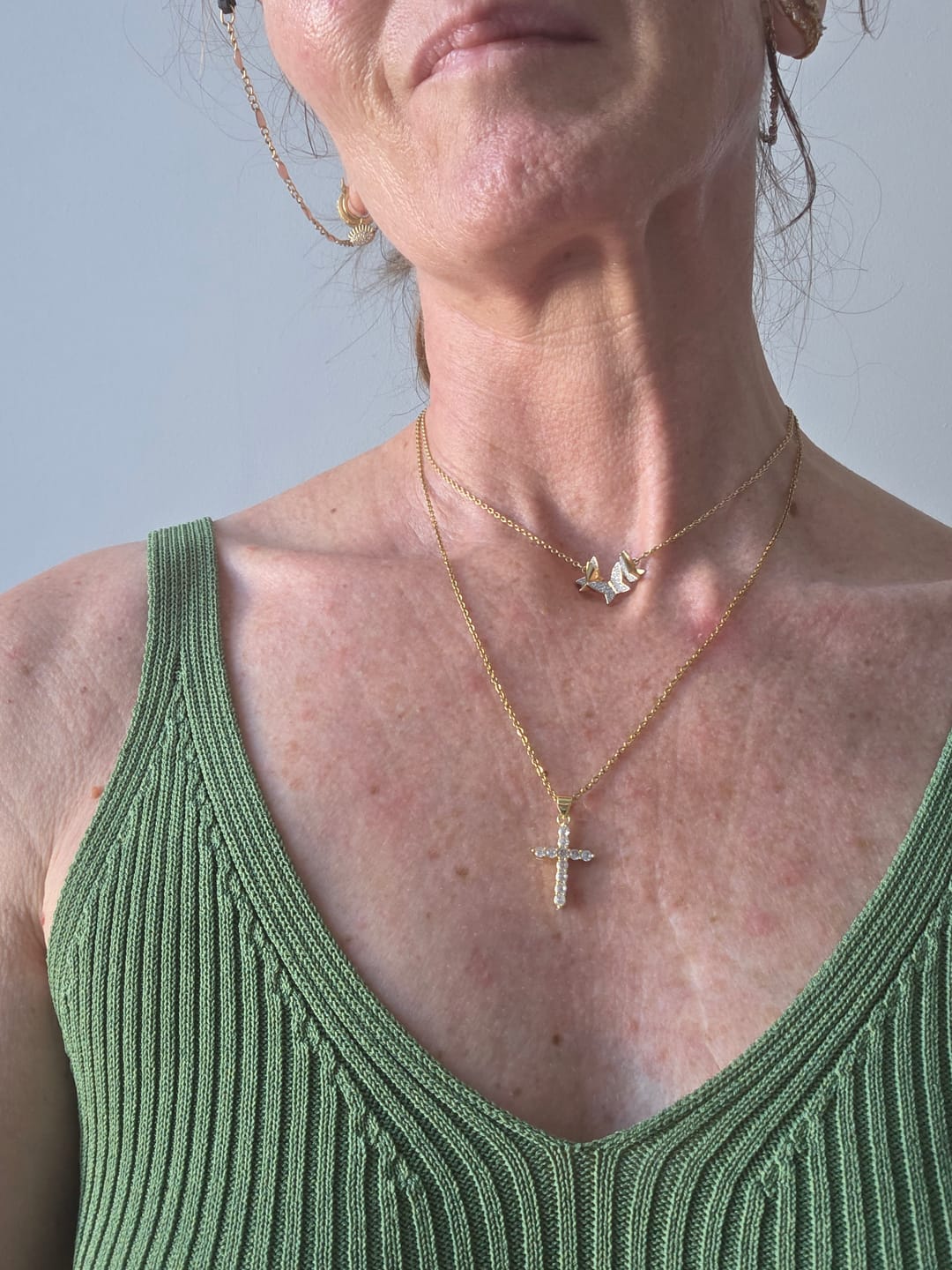 Customer photo review of Collier Croix Cristal Simple