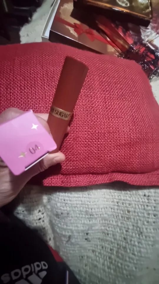 Customer photo review of Pearlescent Velvet Lipstick Waterproof Long Lasting Matte — Pink | KIMLUD